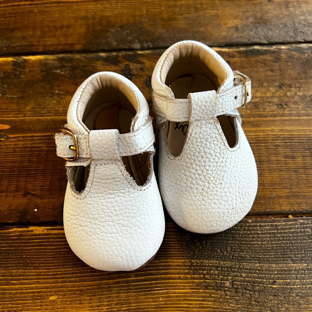 Monkey feet white